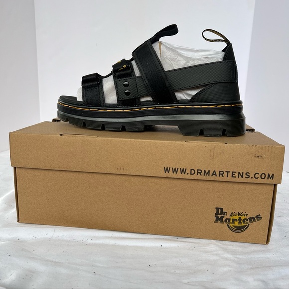 NIB DR MARTENS 8 PEARSON SANDAL - Picture 2 of 7
